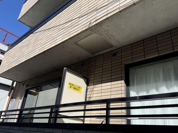 東京都板橋区_外壁リフォーム_ベランダ下_施工前