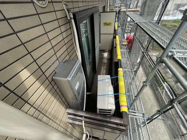 東京都板橋区_外壁リフォーム_ベランダ養生_施工中