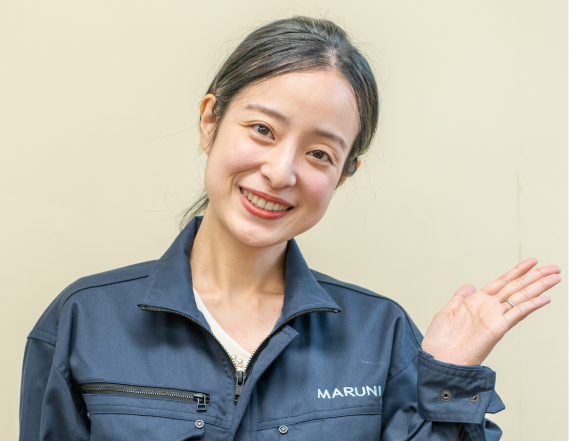 笑顔の女性スタッフ